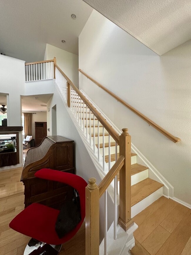 Building Photo - Open floor plan and backs to Open Space! 4...