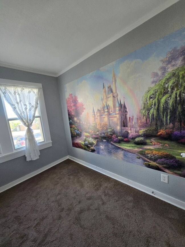 Building Photo - Cute 2 Story Home