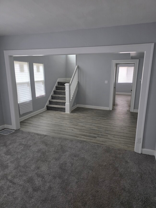 Building Photo - 29 S Gladstone Ave