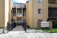 Building Photo - Condo with a balcony