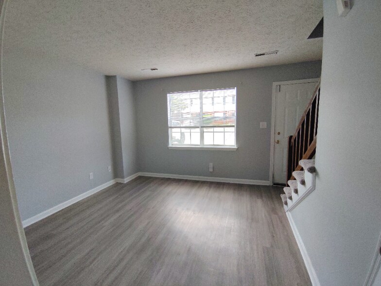 Building Photo - 73 Ferguson Dr