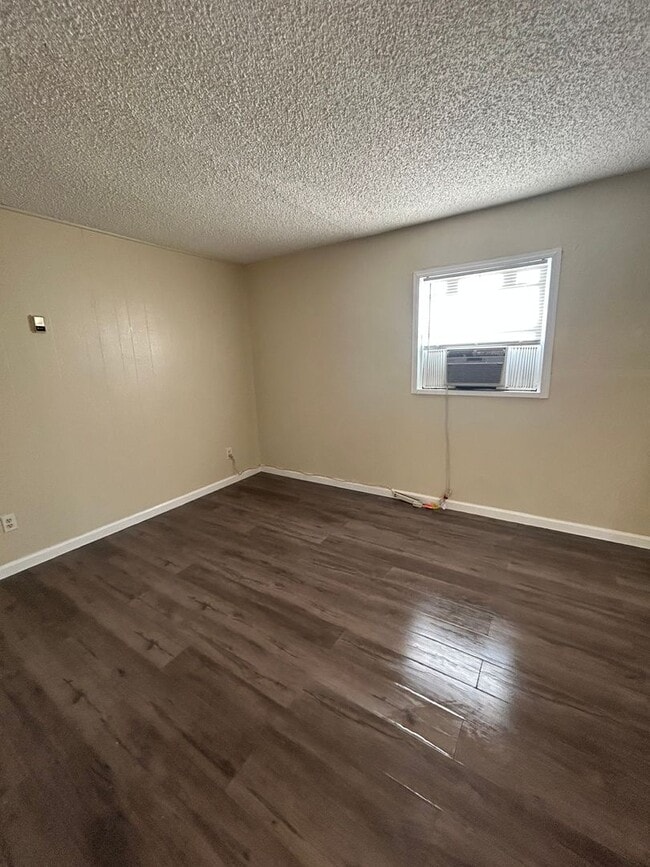 Building Photo - Remodeled  2 bedroom 1 bath