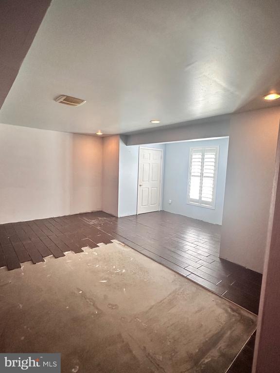 Building Photo - 332 Rubens Cir