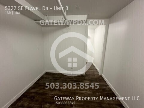 Building Photo - 5322 SE Flavel Dr