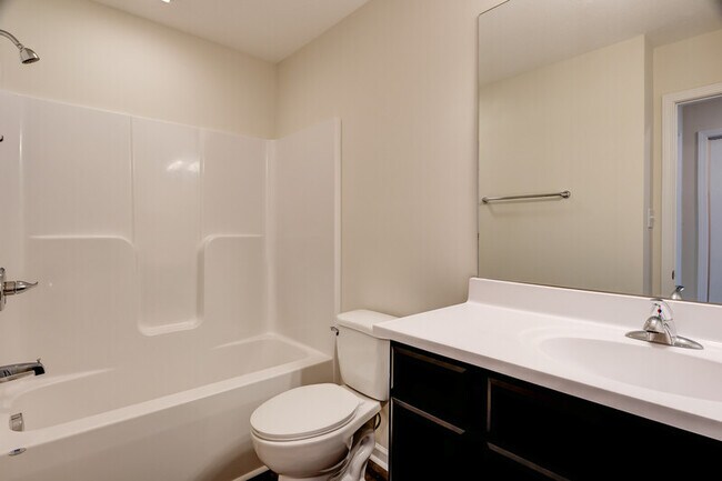 Building Photo - 312 Bogle St