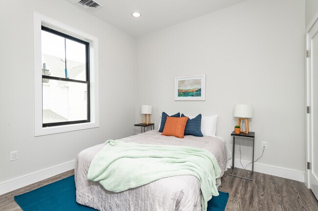 Building Photo - 16 Laurel St