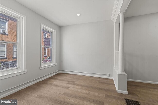 Building Photo - 2423 N Myrtlewood St