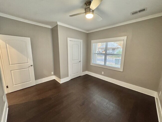 Building Photo - 1046 Tanglewood St