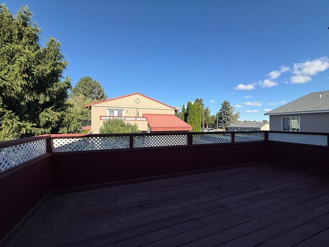Building Photo - Updated 2-Bedroom Condo West Richland