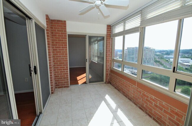 Building Photo - 2151 Jamieson Ave