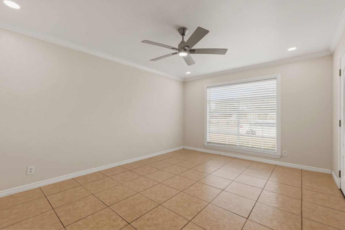 Building Photo - 711 Cisneros St