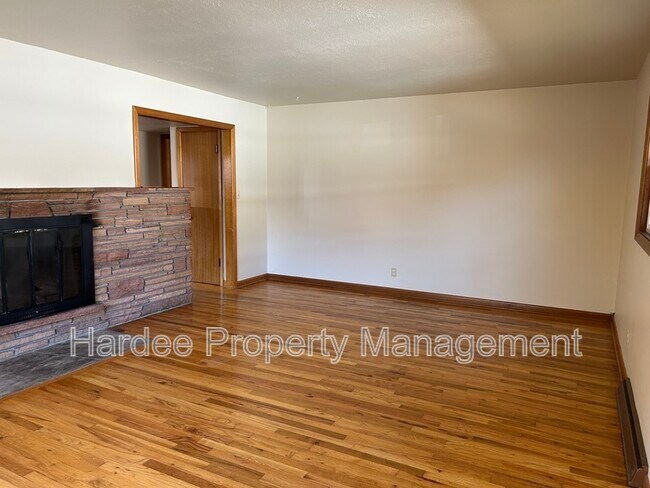 Building Photo - 1835 Broadmoor Dr