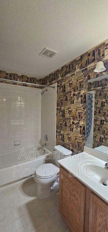 Building Photo - 809 Midjay Dr