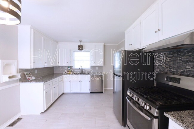 Building Photo - 7804 Tomahawk Rd