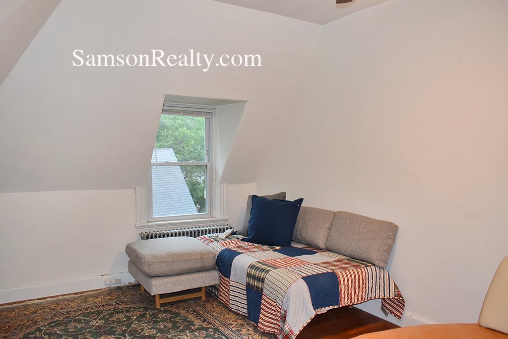 Building Photo - 368 Thayer St