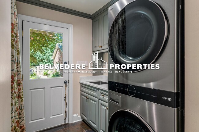 Building Photo - 4 bed in Hamilton Lakes