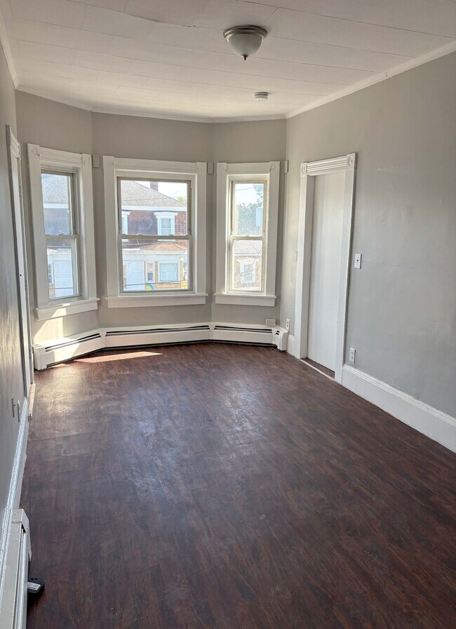 Building Photo - 130-132 Springfield St