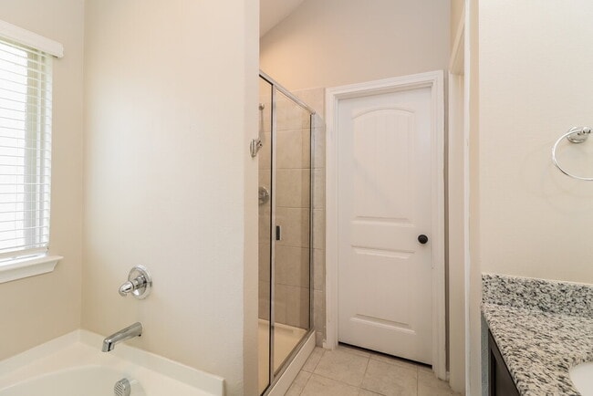 Building Photo - 424 Bishopgate Ct