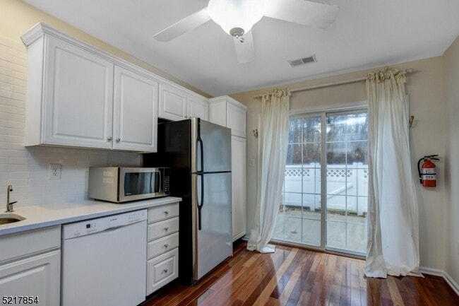 Building Photo - 118 Constitution Way