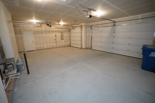Building Photo - 14561 Pne Knl St