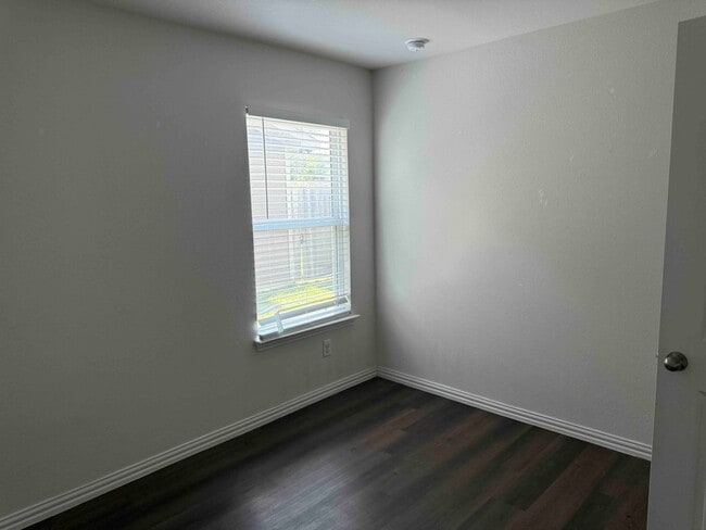 Building Photo - Denison Single Family