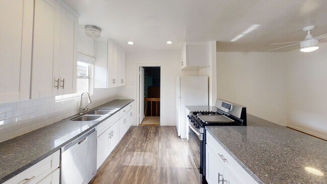Building Photo - 5BD/2BA on MARY LANE! (Lease Out Pending S...