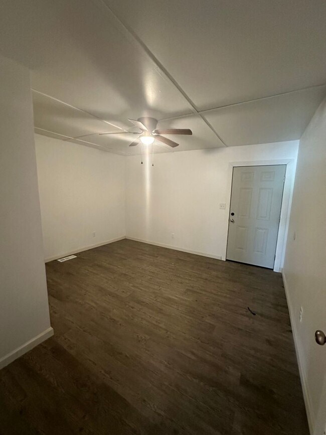 Building Photo - Pinewood Townhome Available Soon