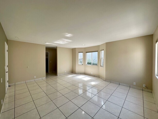 Building Photo - 4053 Sunset Ln