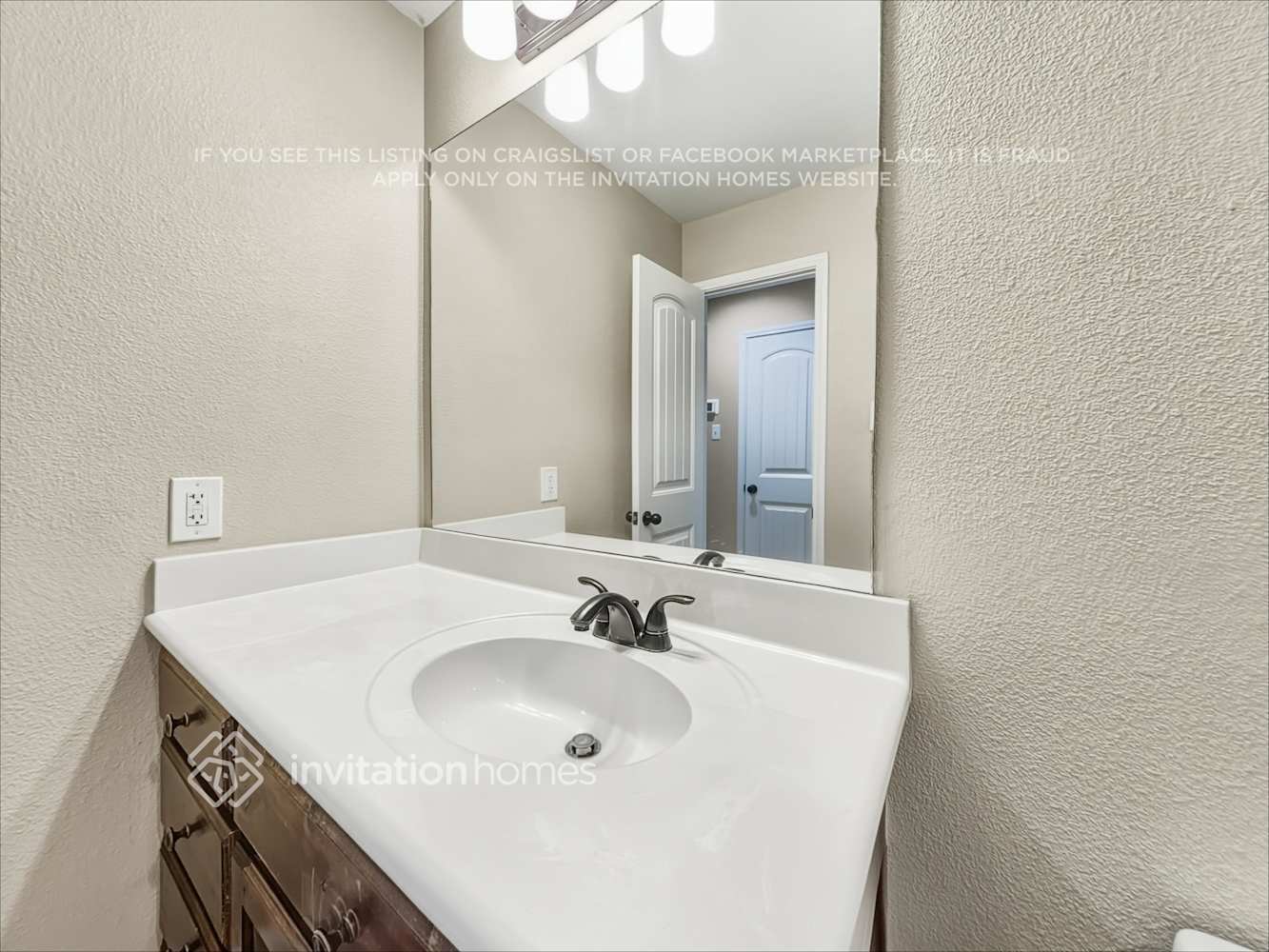 Building Photo - 2029 Bay Laurel Dr