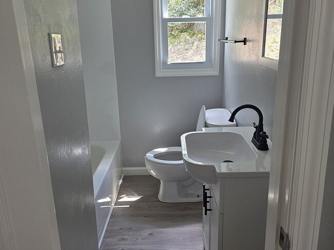 Building Photo - Newly remodeled single family home