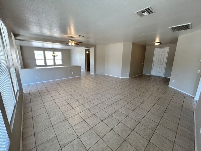 Building Photo - Spacious single story Peoria stunner w/New...