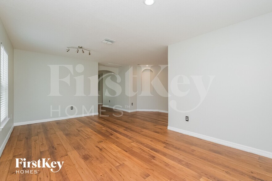Building Photo - 11867 Thicket Wood Dr