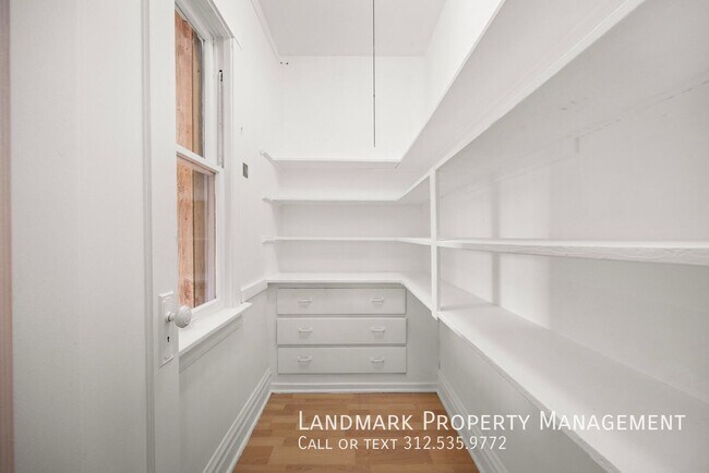 Building Photo - 3030 N Normandy Ave