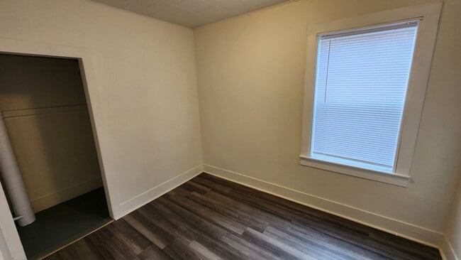 Building Photo - Updated North Side Home