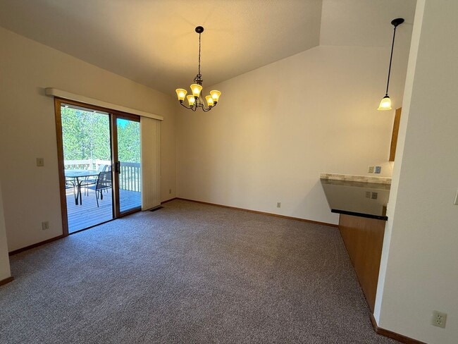 Building Photo - Spacious 3 Bed/2 Bath Home in Sunriver - M...