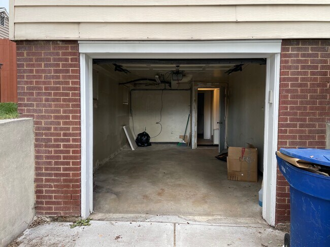 Building Photo - 2491 S Glenmare St