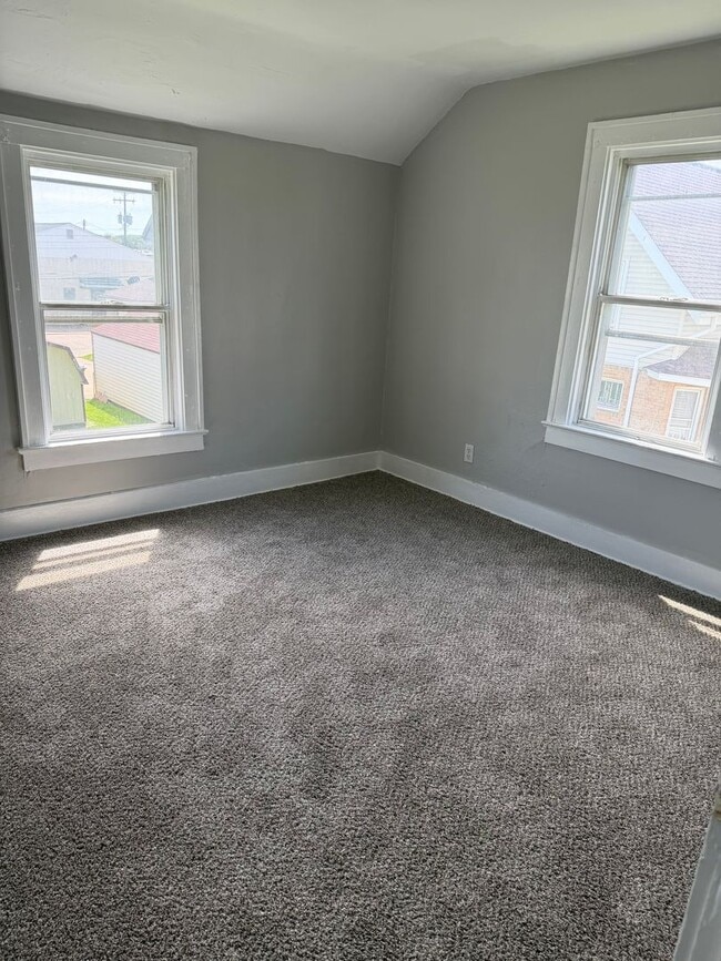 Building Photo - Updated 2 Bedroom SW Canton House for Rent