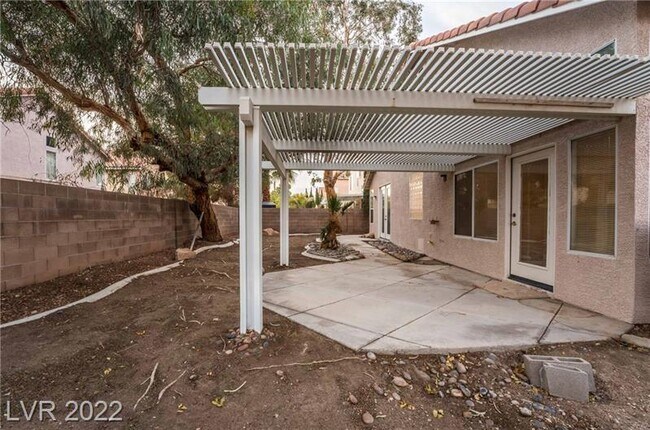 Building Photo - 8043 Shadowvale Dr