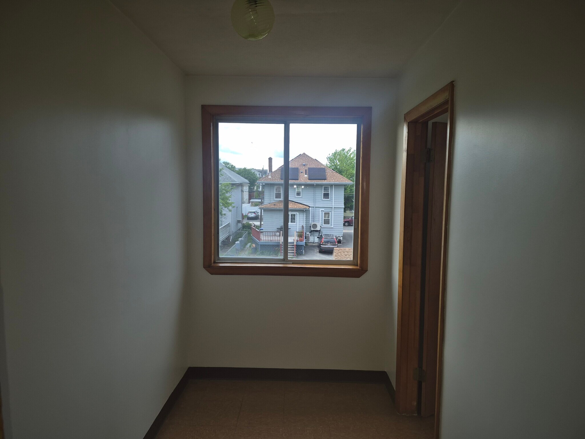 Building Photo - 105 3rd St