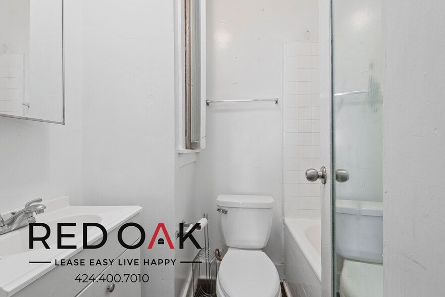 Building Photo - 250 Loma Dr