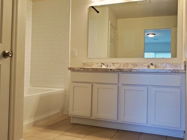 Building Photo - Beautiful Sawgrass Bay Home!