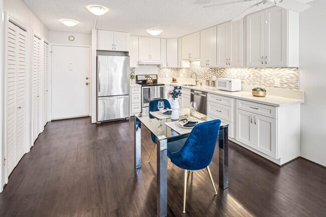 Building Photo - Remodeled One Bedroom One Bath at Villa on...