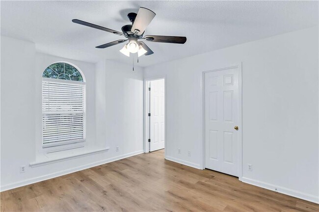 Building Photo - 509 Cedar St