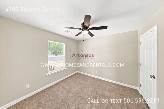 Building Photo - 4209 Rogers St