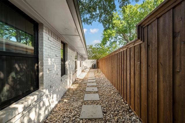 Building Photo - 6601 E Mockingbird Ln