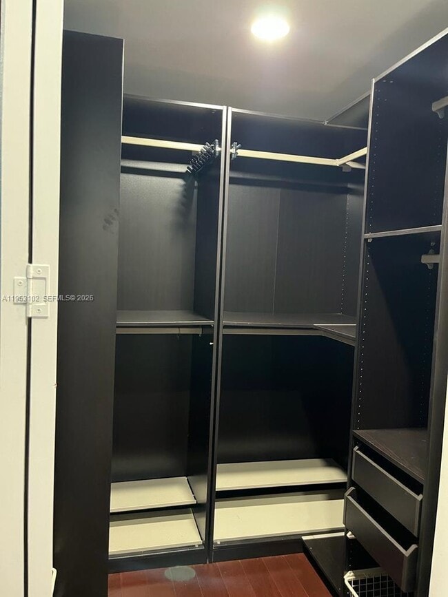 Building Photo - 2750 Jockey Cir