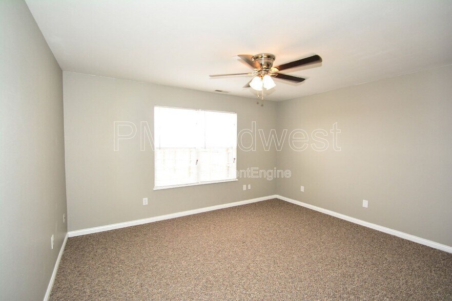 Building Photo - 1994 Falcon Ct