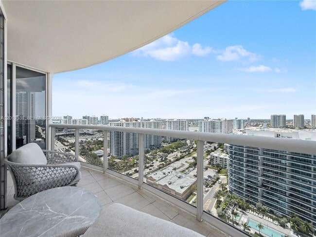 Building Photo - 17555 Collins Ave