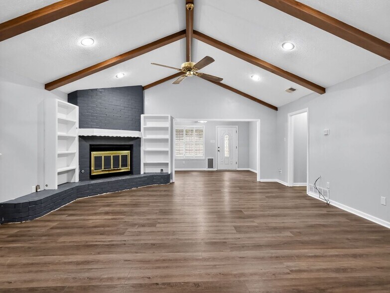 Building Photo - 18270 Stillwood Ln