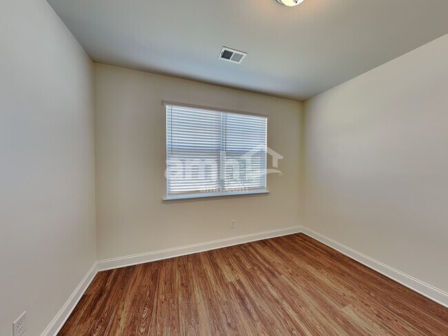 Building Photo - 7077 Creeksong Dr